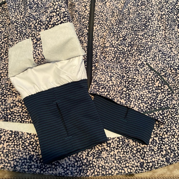 Lululemon Runaway Jacket - size 8 - Picture 7 of 13